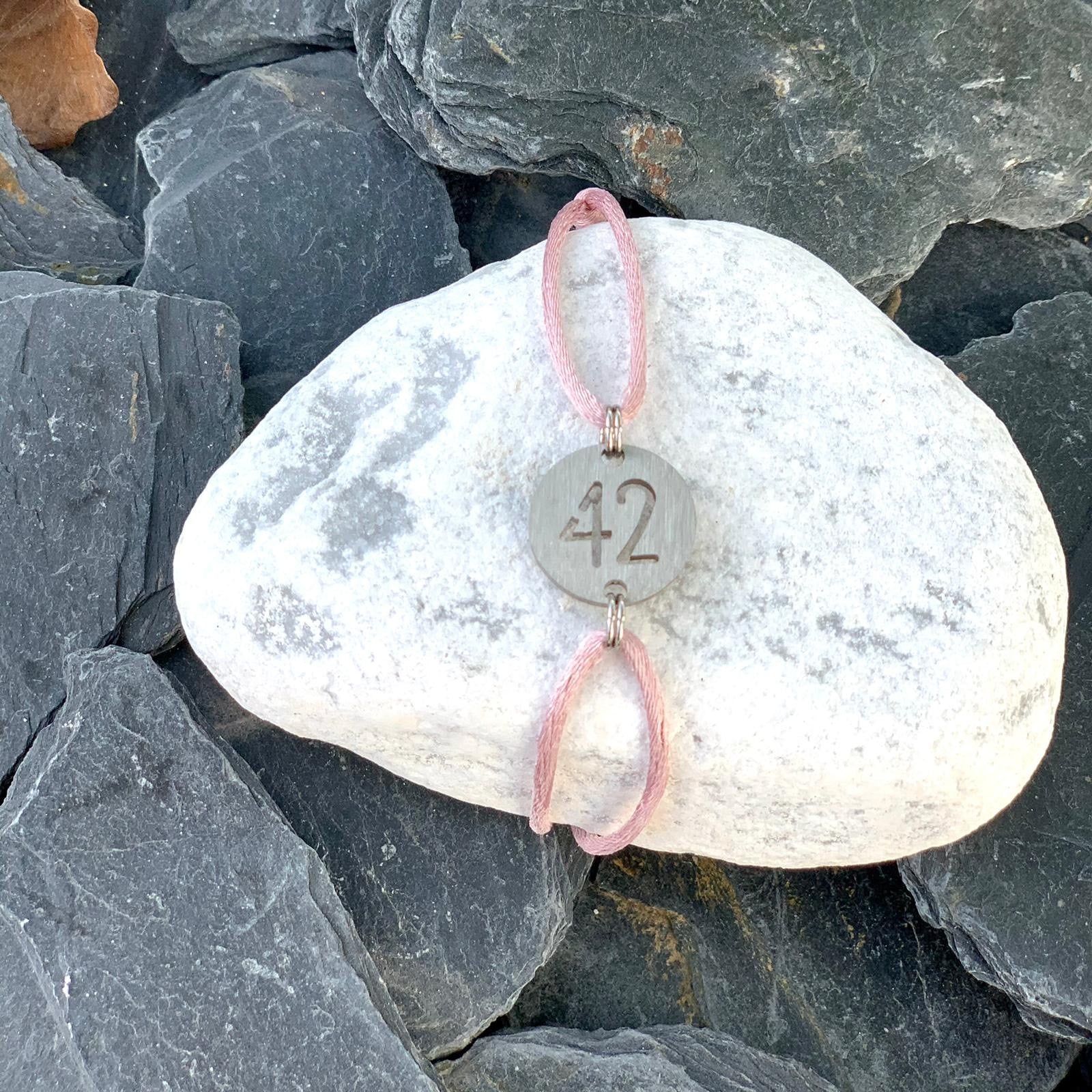 Bracelet 42 Petite Médaille Vieux Rose – Image 3