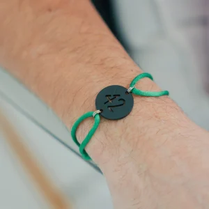 Bracelet 42 Médaille Noire Cordon Vert