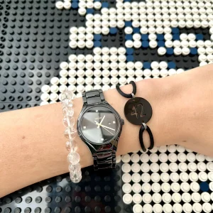 Bracelet 42 Médaille Noire Cordon Noir